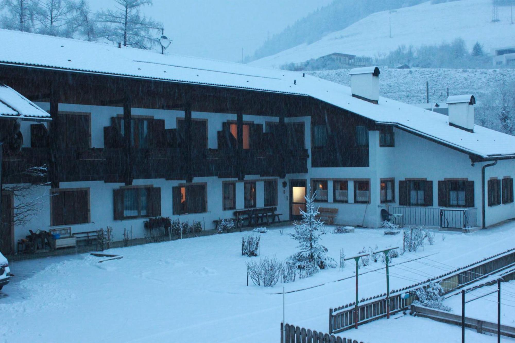 Garni Färbe Hotell Sterzing Exteriör bild