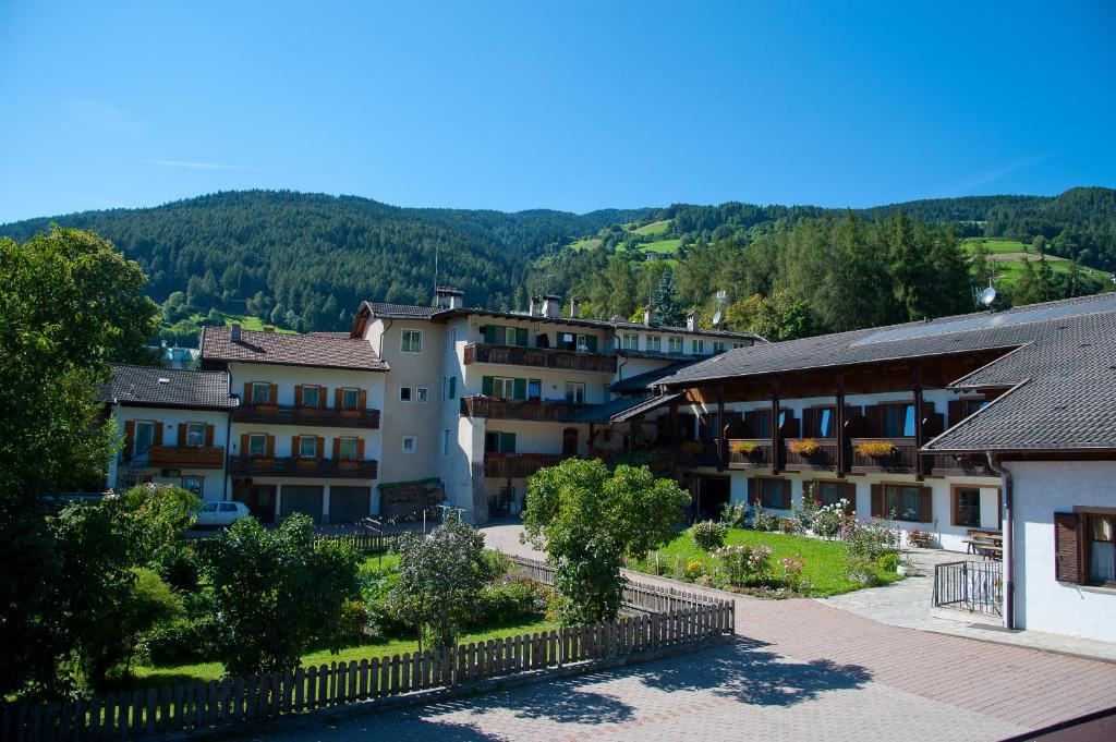 Garni Färbe Hotell Sterzing Exteriör bild
