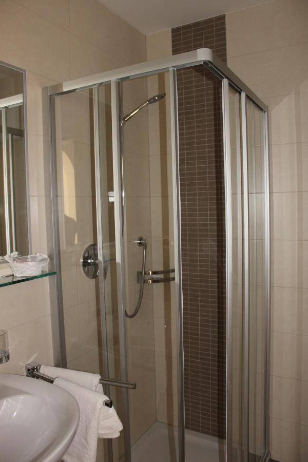 Garni Färbe Hotell Sterzing Rum bild